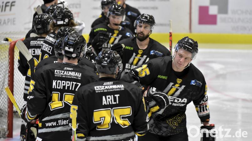 Die Löwen sind bereit für ihr erstes Heimspiel in der neuen Bayernliga-Saison. Zu Gast im Eisstadion am Schanzl ist am Freitagabend Spitzenreiter EHC Waldkraiburg. Archivbild: Hubert Ziegler