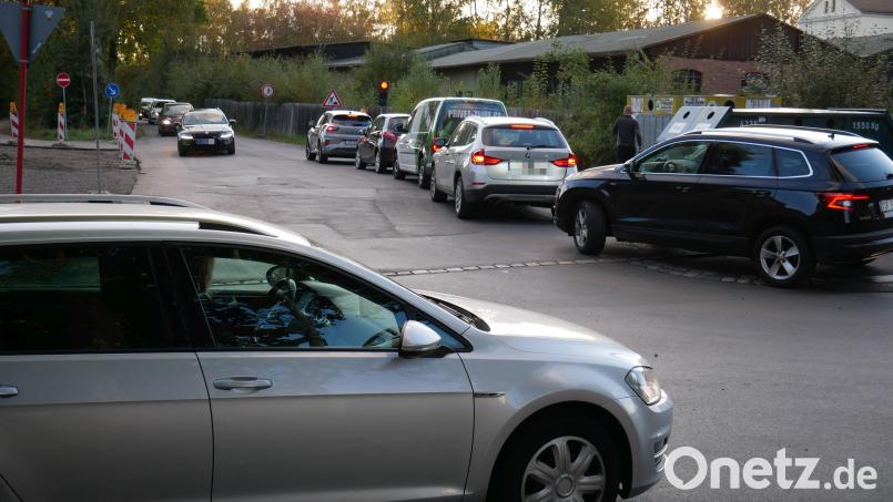 Die Ampelregelung auf der innerörtlichen Verbindungsstraße verursachte in der Münchenreuther- und in der Egerer Straße größere Behinderungen. Bild: hmr