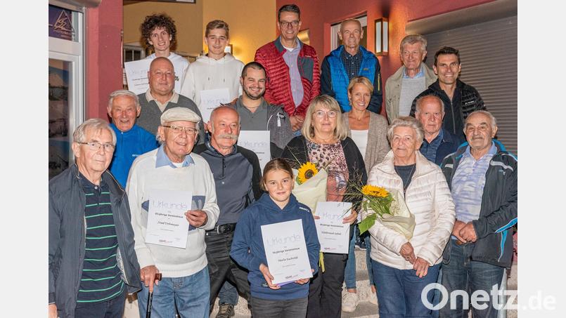 Der Skiclub Monte Kaolino aus Hirschau ehrt langjährige Mitglieder. Bild: chl
