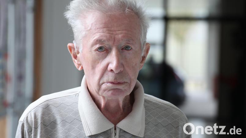 Autor und Zeitzeuge Günter Rehbein referierte am Stiftland-Gymnasium von seinen Erfahrungen mit den NKWD. Bild: Stiftland-Gymnasium/exb