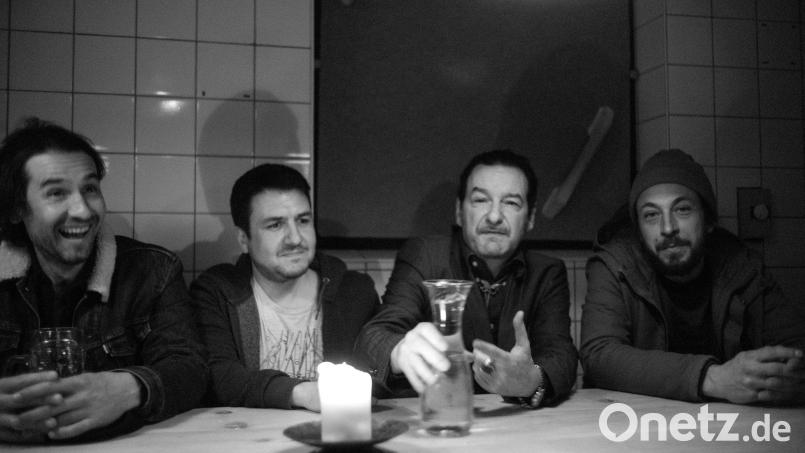 Franz Dobler (Zweiter von rechts) und &quot;Das Hobos&quot; gastieren am 14. Oktober mit Lyrik und Musik im Capitol. Bild: Andreas Staebler