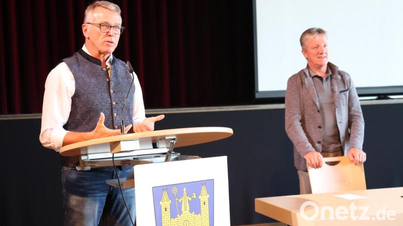 Franz Stahl (links) und Vinzenz Rahn informierten ausführlich über die Planungen für das Jahr 2022. Bild: Stadt Tirschenreuth/exb