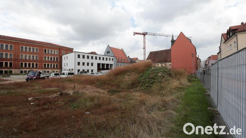 Das Bürgerspital-Areal an der Bahnhofstraße bleibt so, wie es ist: unbebaut. Bild: Wolfgang Steinbacher