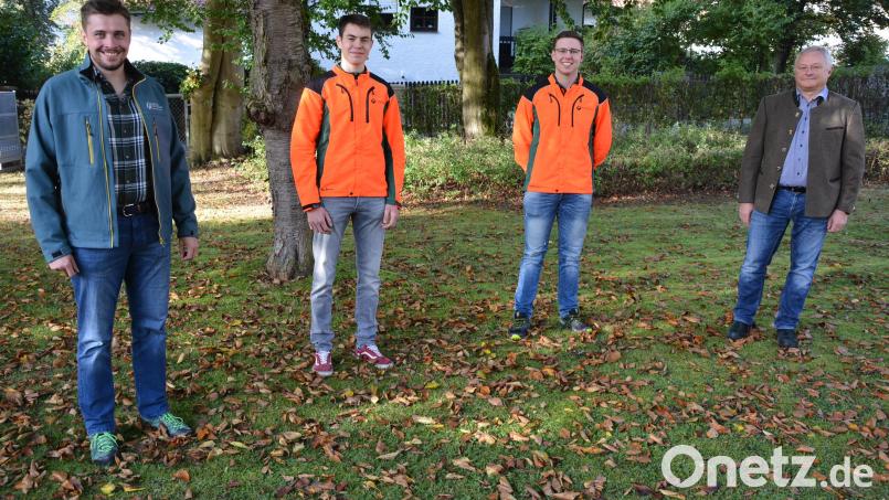 Servicestellenleiter Matthias Fuchs, Christian Schneider und Julian Brandner sowie Forstbetriebsleiter Norbert Zintl (von links). Bild: jr