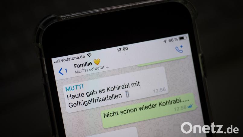 Familienchat bei Whatsapp. Bild: Sina Schuldt/dpa