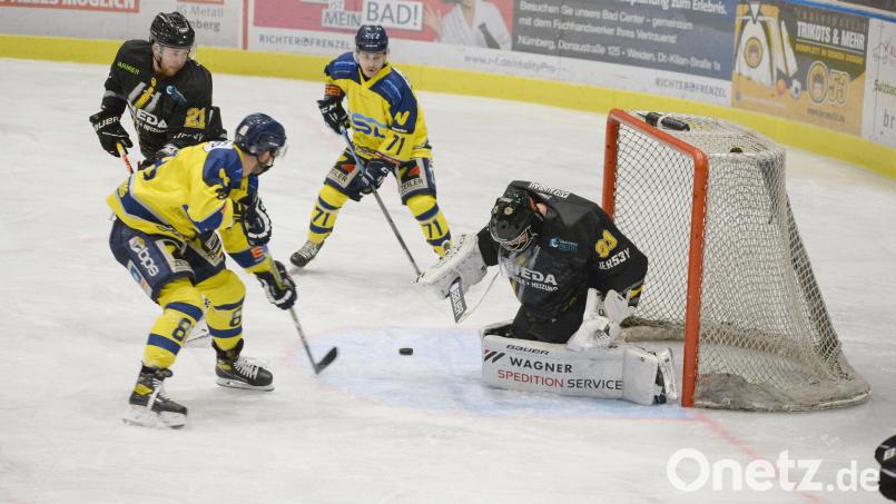 Viel zu tun hatte ERSC-Keeper Carsten Metz (rechts), der ein absolut sicherer Rückhalt war. Bild: brü