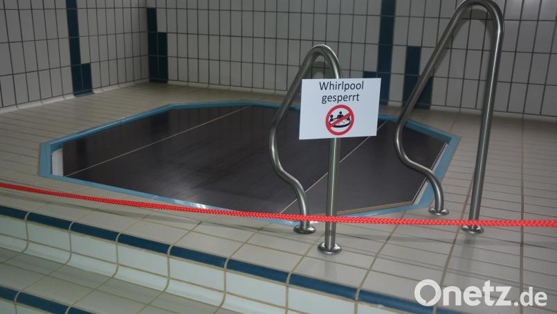 Der Whirlpool (Bild) und das Dampfbad im Hallenbad bleiben geschlossen. Bild: jr