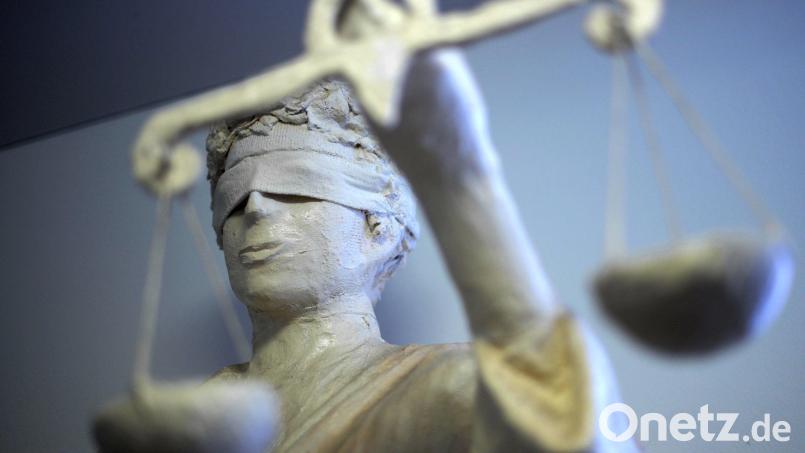 Die Staatsregierung in Bayern geht gegen das Urteil des Verwaltungsgerichtshofs zum Thema Ausgangsbeschränkungen in Revision. Symbolbild: Peter Steffen/dpa