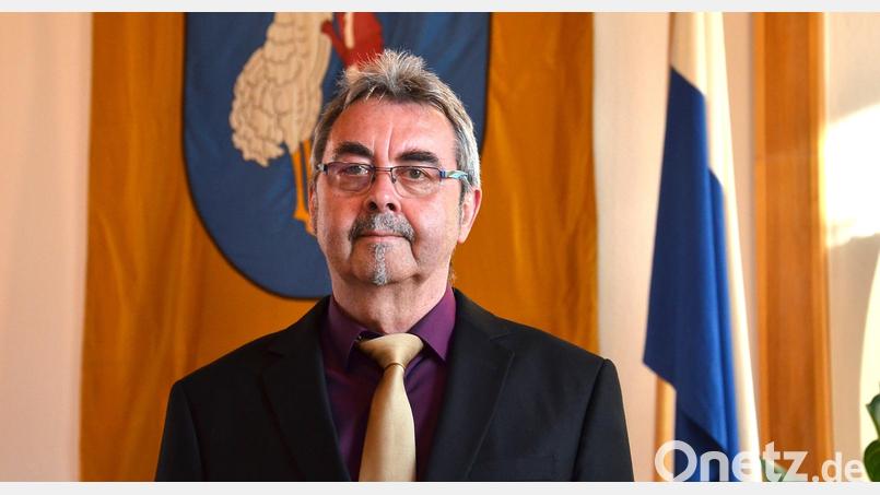 Kämmerer Rainer Dötsch informiert in der Stadtratssitzung über die finanzielle Situation der Großgemeinde. Archivbild: fjo