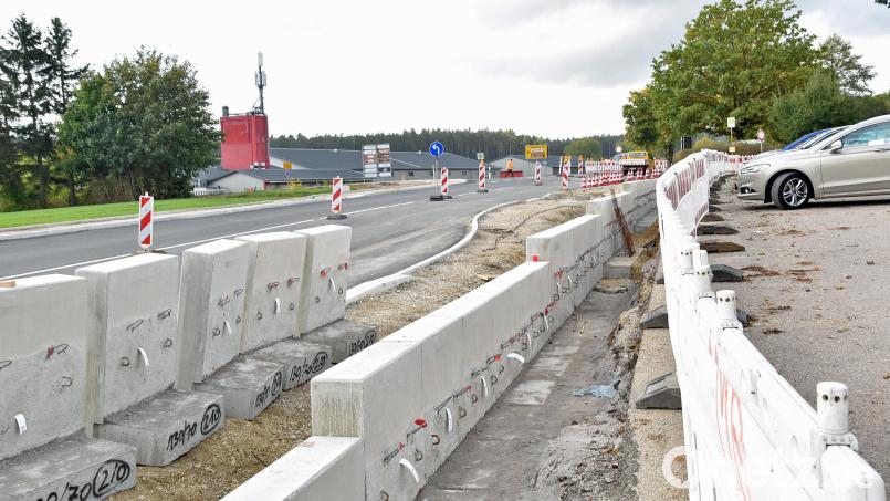 Im Zuge der Straßensanierung werden in Nähe des Gasthofes Wulfen zwei neue barrierefreie Bushaltestellen errichtet. Bild: Andreas Royer