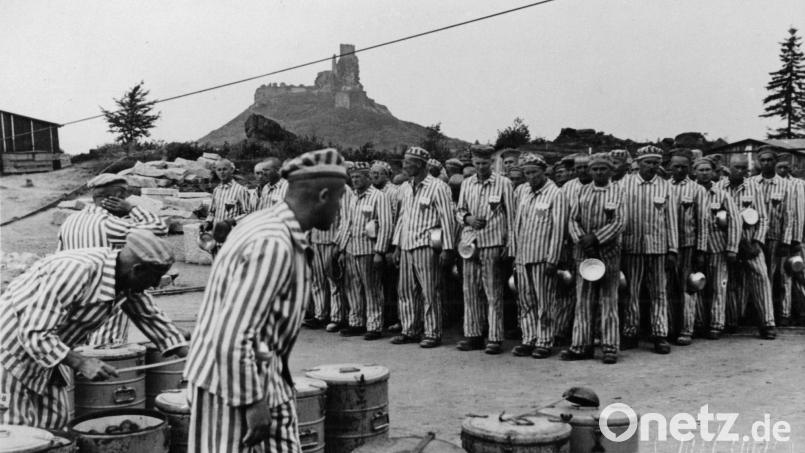 Essensappell im Steinbruch, SS-Foto von 1942. Bild: Niederländisches Institut für Kriegsdokumentation