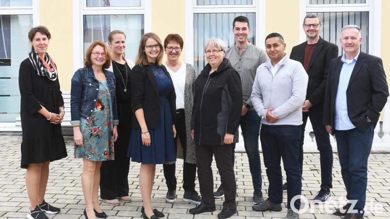 Mitarbeiter von Oberpfalz-Medien feiern am Freitag ihre Jubiläen im Hotel &quot;Zur Heimat&quot;. Zusammen haben sie bereits 245 Jahre Erfahrung. Bild: Gabi Schönberger