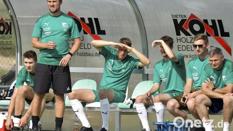 Was kommt da auf uns zu? Der 1. FC Schlicht darf sich auf den SV Raigering einstellen. Archivbild: Ziegler
