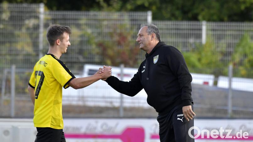 Trainer Karl-Heinz Wagner vom FC Amberg hat Vertrauen zu seinen Spielern. Archivbild: Ziegler