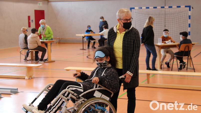 Spielerisch lernen Kinder beim Schulprojekt von Beate Götz den Umgang mit Rollstuhlfahrern. 4250 Kinder an Schulen im gesamten Landkreis nahmen in fast zehn Jahren an diesem Projekttag teil. Bild: prh