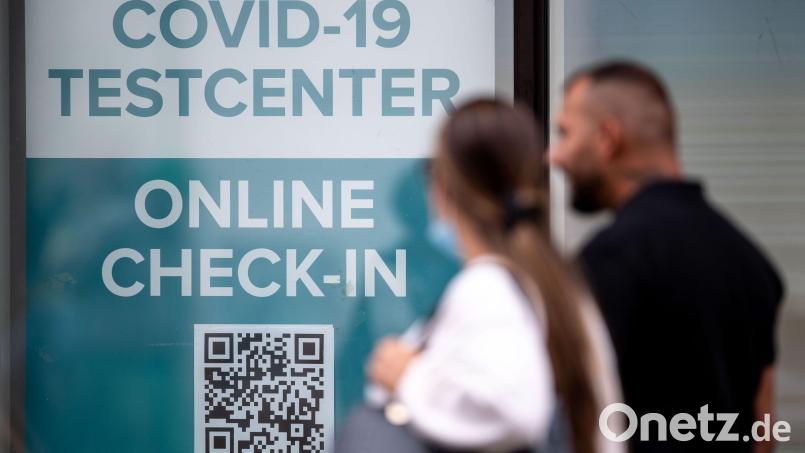 Schnelltests, die Nicht-Geimpfte inzwischen häufig für den Zugang zu Restaurants oder Veranstaltungen brauchen, sind bald nicht mehr einfach für alle gratis. Bild: Marius Becker/dpa