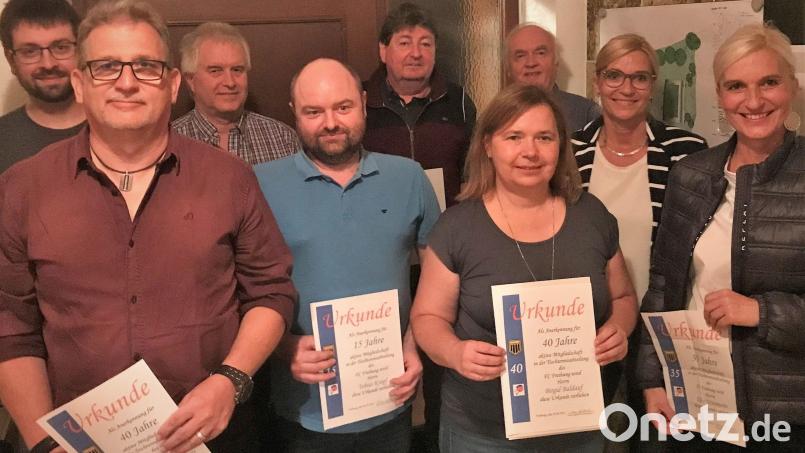 Bei den Ehrungen (von links): Daniel Brunner, Christian Schönberger, Ludwig Gabler, Tobias Krapf, Roland Roth, Birgid Baldauf, Georg Tafelmeier, Jutta Biller und Elke Wittmann. Bild: rth