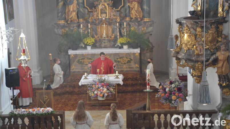 Pfarrer Udo Klösel hielt den Festgottesdienst zum Übersetzungsfest in der Wieskirche mit Diakon Herbert Sturm. Bild: gi