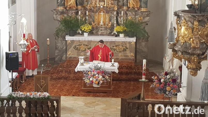 Pfarrer Udo Klösel hielt den Festgottesdienst zum Übersetzungsfest in der Wieskirche mit Diakon Herbert Sturm. Bild: gi