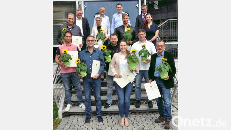 Viele Mitarbeiter der Stadtwerke Amberg wurden für langjährige Betriebszugehörigkeit geehrt. Bild: Karoline Gajeck-Scheuck/exb