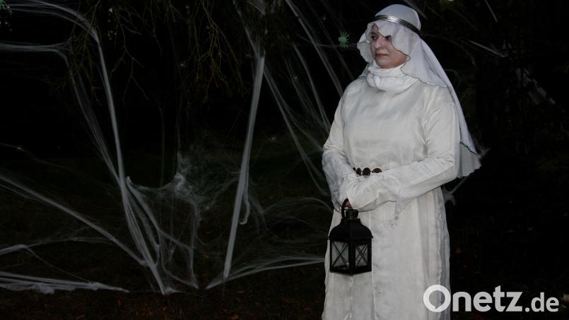 Die Weiße Frau aus dem Schloss Thumsenreuth stellte sich auf Nachfragen von Oberpfalz-Medien als Barbara aus Dietersdorf vor. Bild: wro
