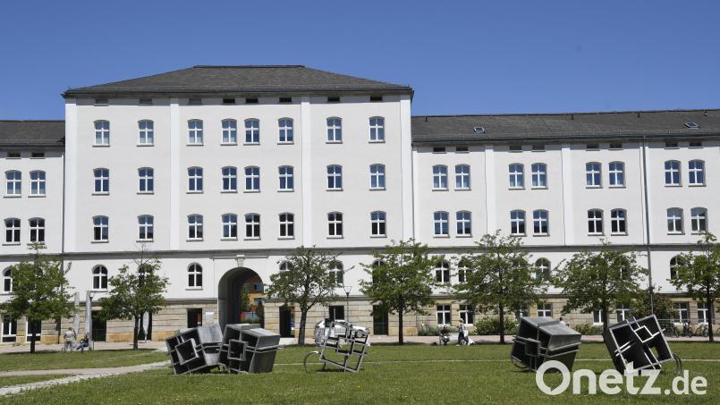 Das Gelände der Ostbayerischen Technischen Hochschule (OTH) Amberg-Weiden ist leer. Doch das wird sich bald ändern. Das anstehende Wintersemester findet wieder größtenteils in Präsenz statt. Bild: Petra Hartl