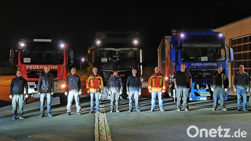 Sonntagmorgen 3 Uhr in Kemnath: Drei LKW und zwei Transporter mit je zwei Fahrern machen sich auf den Weg ins Ahrtal. Über 50 Tonnen Baustoffe und Material wurden als Hilfsgüter dorthin geliefert. Bild: mde