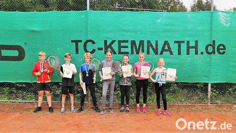 Bei den Mädchen setzte sich Melissa Greger (Mitte) durch, bei den Knaben Paul Deinlein (Dritter von links). Bild: stg