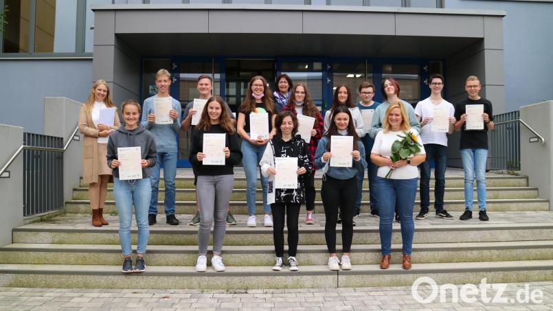 An der Naabtal-Realschule wurden Zertifikate aus dem Cambridge-Test vergeben. Bild: Matthias Sitzmann/exb