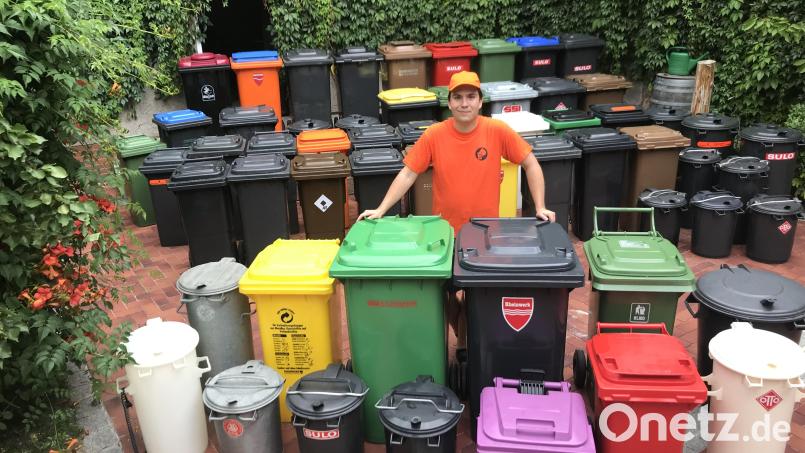 Alexander Smoljanovic inmitten seiner Sammlerstücke. Bild: Smoljanovic