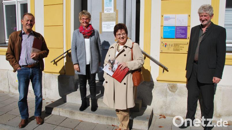 Besuch im Sozialpsychiatrischen Zentrum (von links): Richard Gaßner, Heid Himmelhuber, Brigitte Scharf und Georg Pilhofer. Bild: gsp