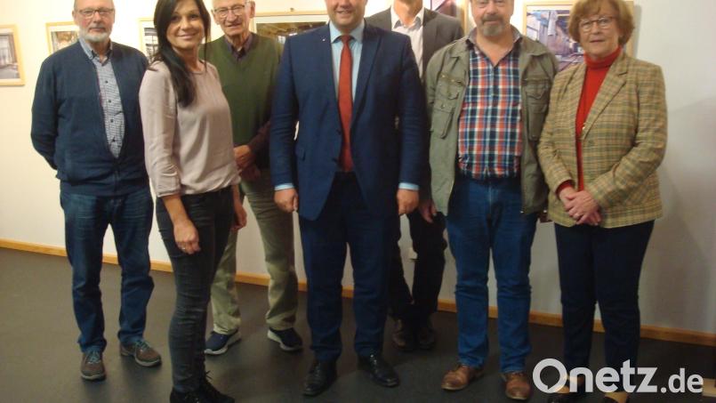 Neuwahlen standen beim Museumsförderverein an. Im Bild (von links) Rainer Gottas, Vorsitzende Marion Papsch, Reinhold Csakli, Bürgermeister Stefan Grillmeier, Eduard Frank, Günther Eckstein und Veronika Csakli. Bild: exb