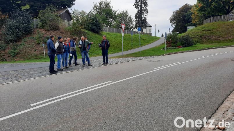Einen sicheren Übergang über die Lohmaer Straße für die Schulkinder wünschen sich Eltern aus dem Baugebiet "Zillertal". Der Bauausschuss lotete die Möglichkeiten aus, über die letztlich der Landkreis Neustadt/WN als Straßenbaulastträger entscheiden muss. Bild: bey