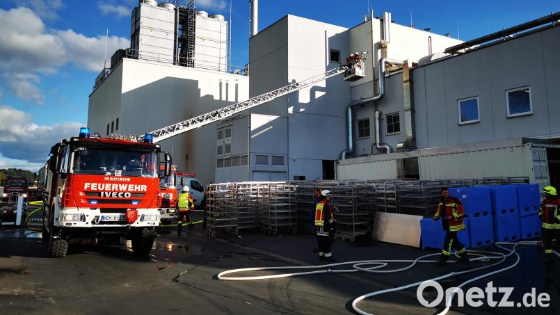 Zum Brand auf dem Gelände der Firma Ponnath kam es am Mittwochnachmittag in Kemnath. Schnell hatte die Feuerwehr das Feuer unter Kontrolle und gelöscht. Bild: mde