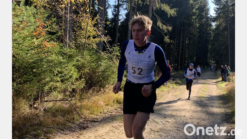 Emil Paul vom SCMK Hirschau gewann beim Berglauf in Weißenstadt seine Altersklasse U15. Über die 2,5 Kilometer Strecke mit 140 Höhenmetern hatte er mit 12:00 Minuten die schnellste Laufzeit. Bild: chl