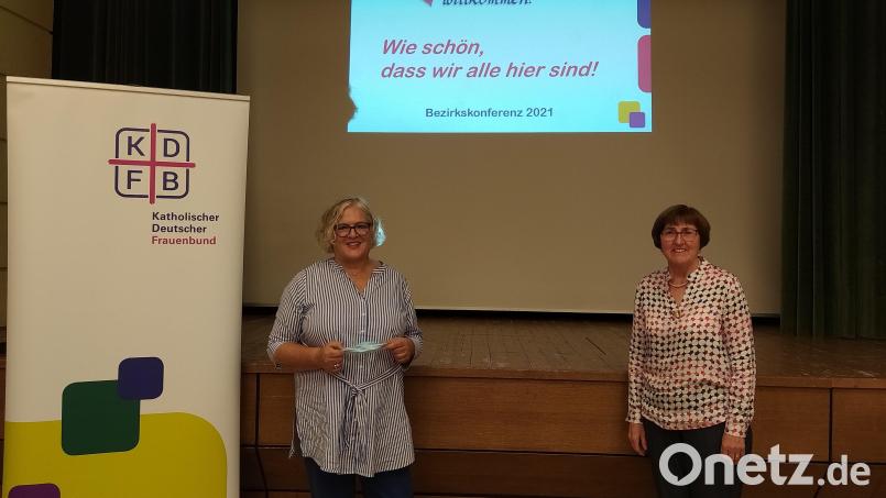 Über Frauen aus 16 Zweigvereinen freuten sich stellvertretende Diözesanvorsitzende Josefa Bauer (links) und Bildungsreferentin Gisela Niklas-Eiband. Bild: Monika Sommer/exb