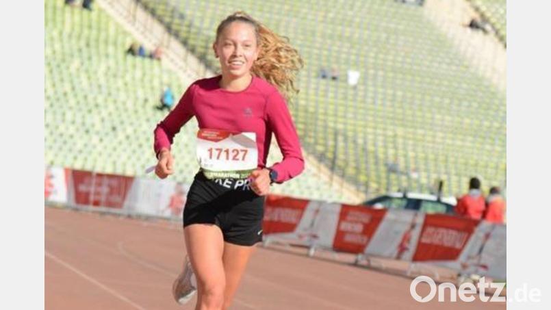 Susi Gebhardt vom SCMK Hirschau gewann die Altersklasse Jugend weiblich beim Halbmarathon in München. Bild: Marathon-Photos.com