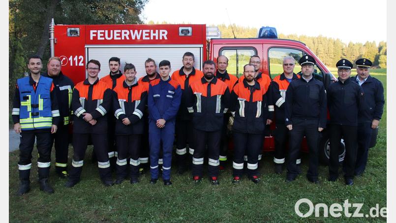 Zufriedene Gesichter nach der Leistungsprüfung bei den Teilnehmern und Schiedsrichtern. Bild: jma