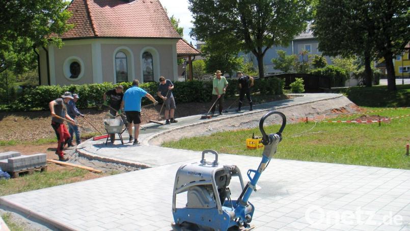 Die Neugestaltung des Dorfplatzes in Reuth ist eine der geförderten Maßnahmen. Archivbild: bkr