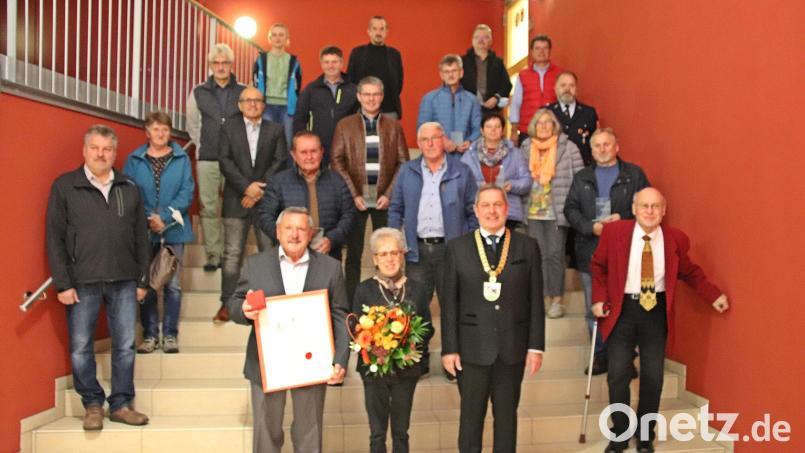 Die Besten der Stadt Auerbach im Jahr 2020 zusammen mit Bürgermeister Joachim Neuß (vorderste Reihe, rechts). Bild: jma