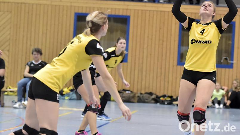 In der neuen Saison hat der SV Hahnbach auch eine neue Kapitänin: Nach zwölf Jahren übergi8bt Anna Geilersdörfer das Amt an Julia Polito (rechts). Archivbild: zg