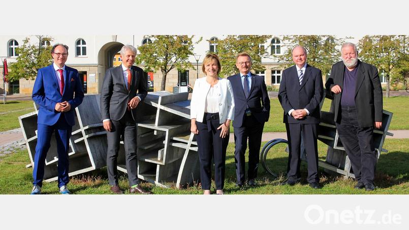 Die neue Hochschulleitung der OTH Amberg-Weiden (von links): Vizepräsident Professor Mike Altieri, Präsident Professor Clemens Bulitta, Vizepräsidentin Professorin Christiane Hellbach, Vizepräsident Professor Ulrich Müller, Professor Wolfgang Weber und Kanzler Ludwig von Stern. Bild: Wiesel/OTH Amberg-Weiden/exb