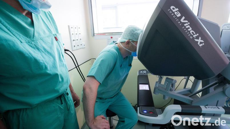 Das &quot;da Vinci Xi&quot; OP-Robotersystem ist ein Meilenstein in der Krebs-Operation. Bild: Christian Charisius/dpa