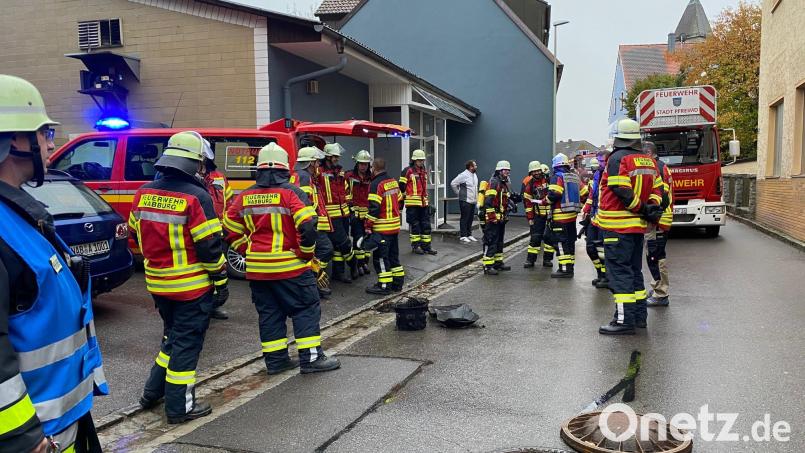 Ein Kabelbrand sorgte dafür, dass am Donnerstag einige Häuser ohne Strom waren. Da die Situation anfangs schwer einzuschätzen war, wurden mehrere Feuerwehren alarmiert. Bild: Völkl