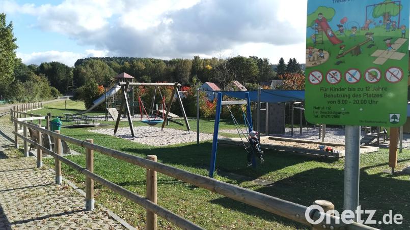 Laut Spielplatzprüfer ist der Auslaufschutz mit zwei Querriegeln am Kinderspielplatz „Pfälzer Weg“ ausreichend. Bild: Portner