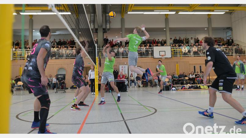 Auf Tage wie diese mussten Spieler und Fans des VC Amberg lange warten. Fast genau ein Jahr nach dem coronabedingten Saisonabbruch beginnt am Sonntag die neue Runde in der Regionalliga. Zu Gast im Heimspiel in der Luitpoldschulhalle ist der TB Regenstauf. Archivbild: Reiner Fröhlich