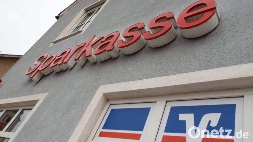 Seit Ende September 2020 die gemeinsame Filiale von Sparkasse und Raiffeisenbank geschlossen hat, ist in Michelfeld kein Geldinstitut mehr präsent. Darüber klagen Bürger im Gespräch mit CSU-Mandatsträgern. Archivbild: ll