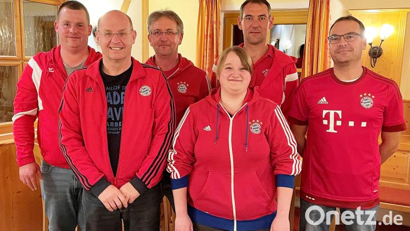 Im Vorstand des FC-Bayern-Fanklubs Birgland arbeiten (von links) Sebastian Loos, Alfred Kölbel, Manfred Weiß, Christian Schaller, Anna Heinl und Volker Keck mit. Bild: no