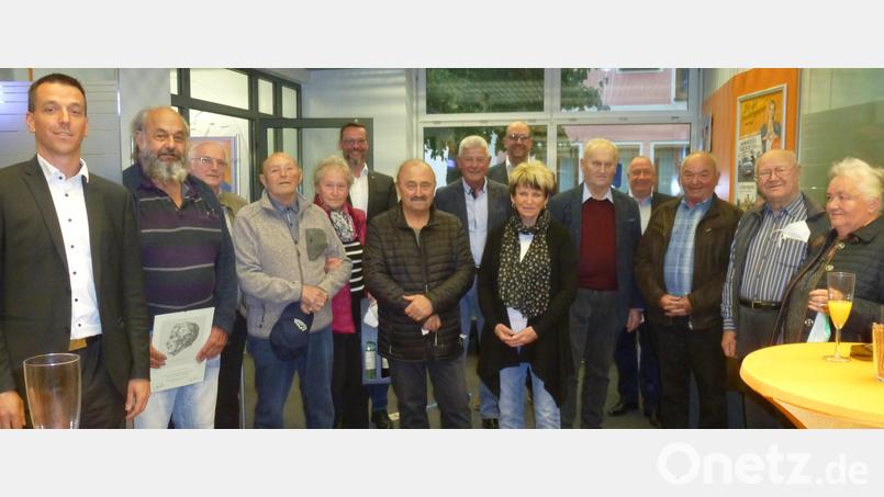 13 Mitglieder werden für 50-jährige Treue zur Genossenschaft geehrt Bild: bk