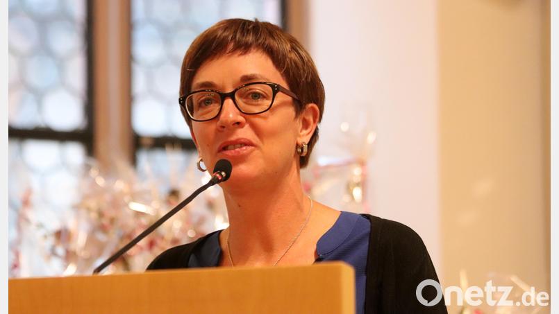 Die Fachberaterin des Kreisverbands für Gartenkultur und Landespflege Michaela Basler klärte in ihrem Beitrag darüber auf, dass für Blumenerde viel Torf verarbeitet werde und so unsere Moore über Gebühr belastet würden. Sie zeigte Alternativen auf. Bild: mfh